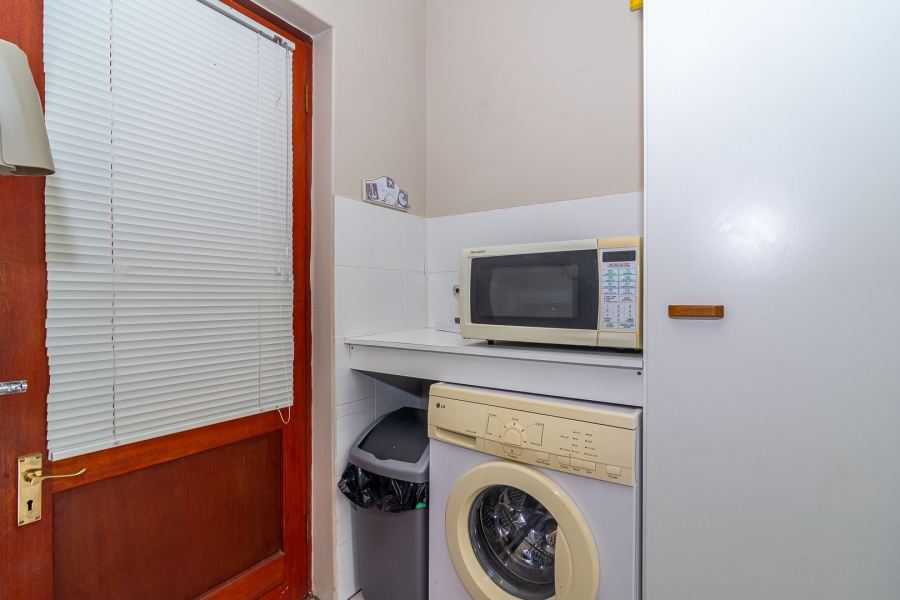 To Let 1 Bedroom Property for Rent in Northcliff Western Cape